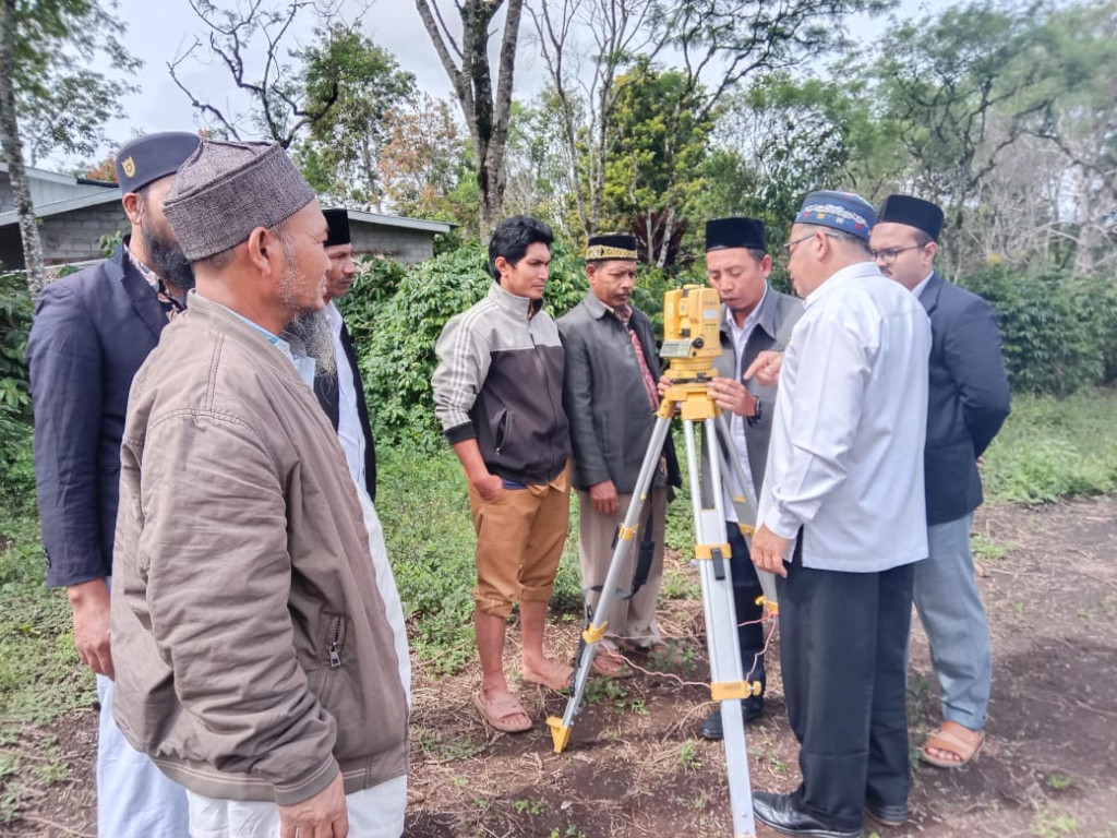 pengukuran arah kiblat menasah dusun tanjung baru tgl 26 - 8 - 2024